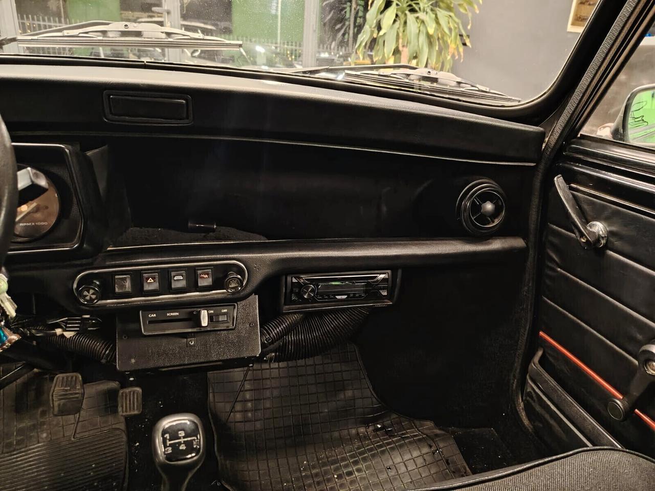 Austin Mini Checkmate