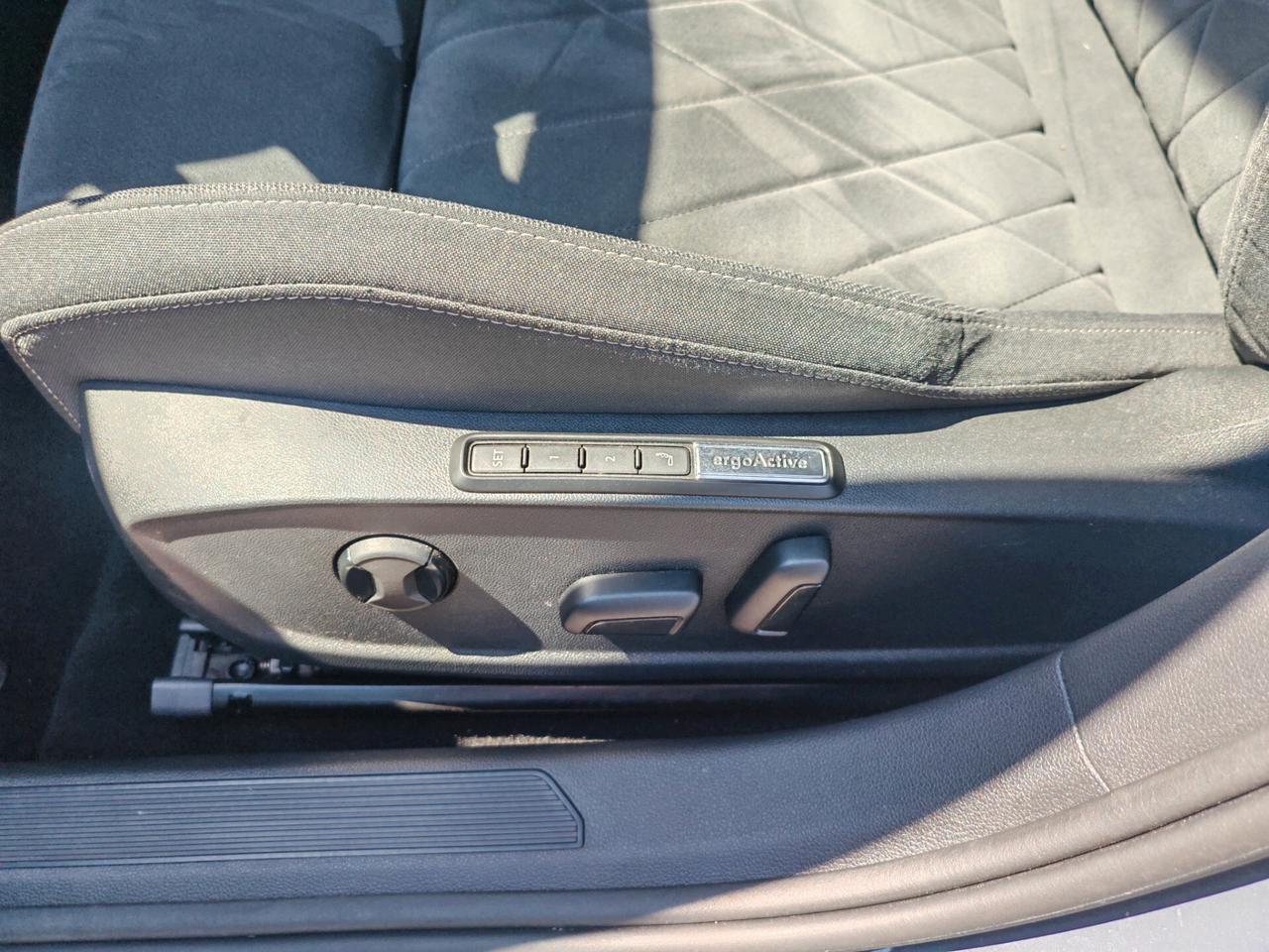 Volkswagen Golf 1.5 TGI DSG Style Incidentata