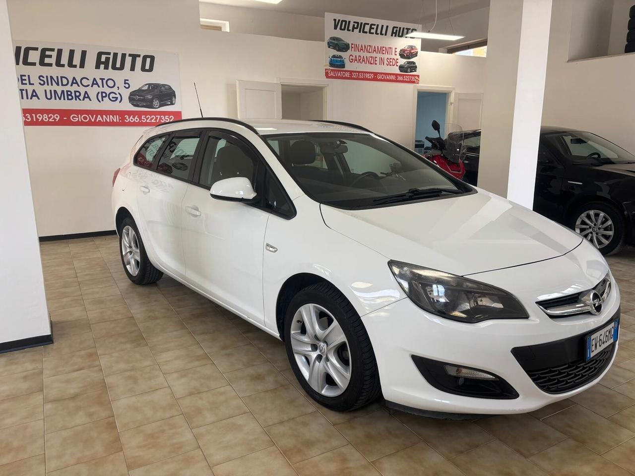 OPEL ASTRA ANNO 2014 DS 1.6 ADATTA NEOPATENTATI KM 166 MILA