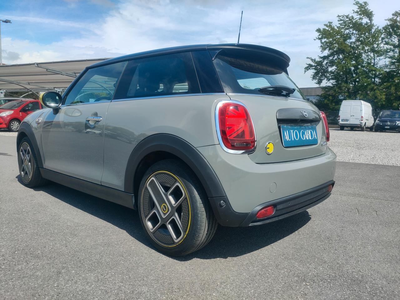 Mini Full Electric Cooper SE NEOPATENTATI