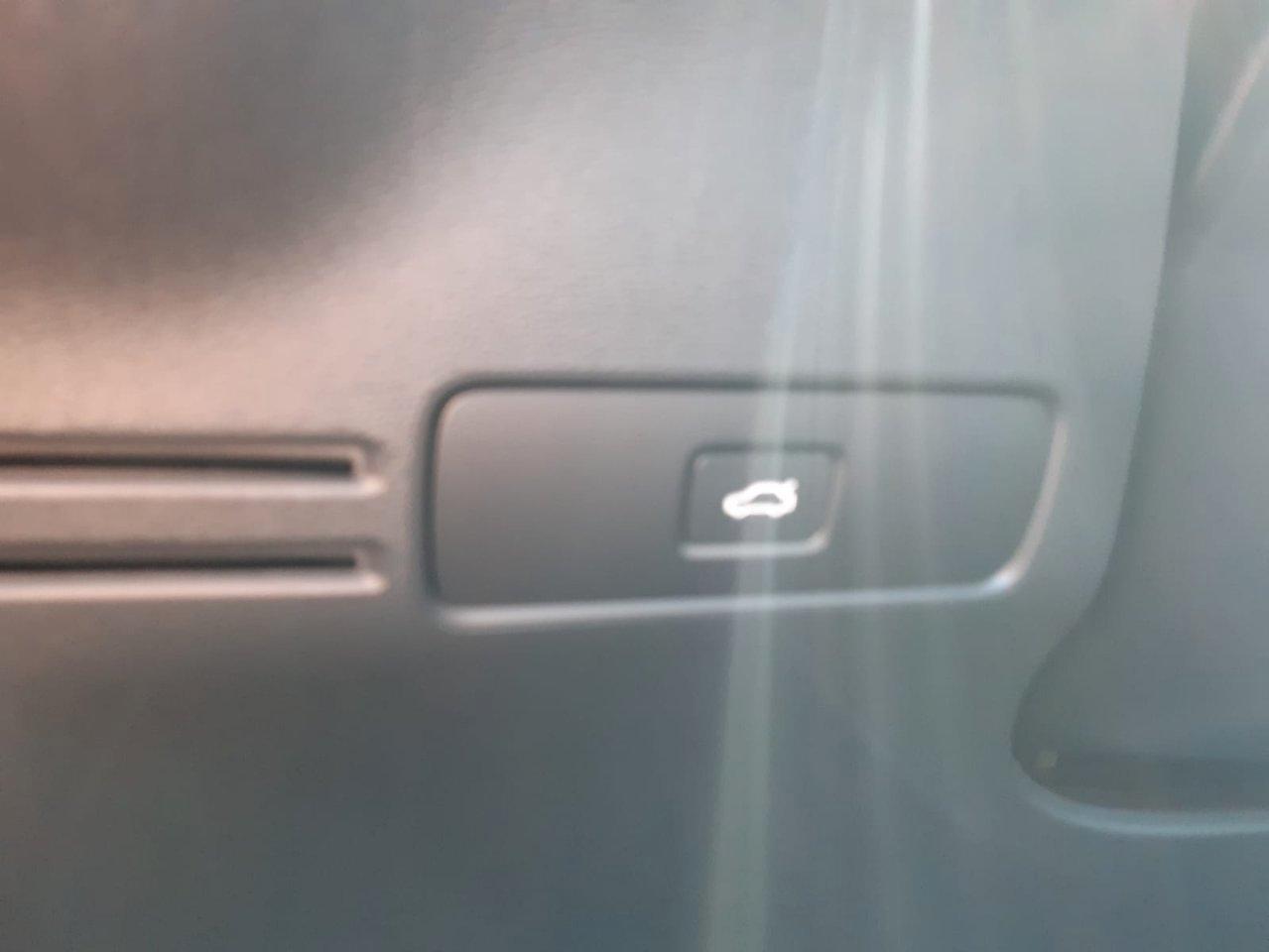 Volvo XC40 2.0 b3 Plus Black Edition auto
