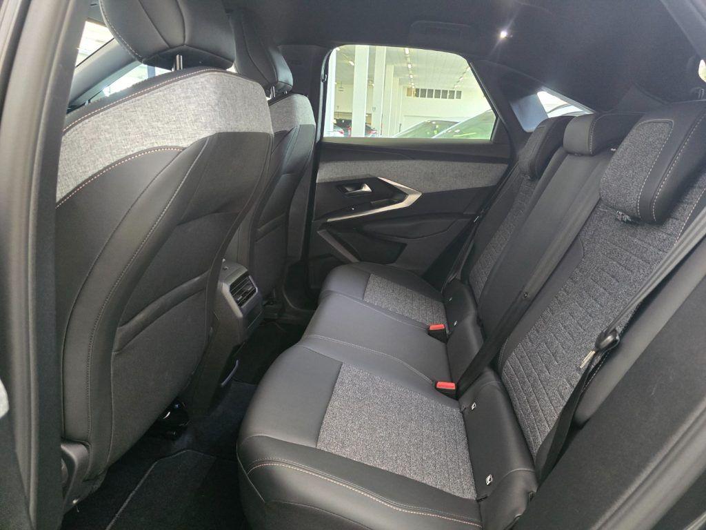 Peugeot 3008 Hybrid 145CV e-DCS6 Allure