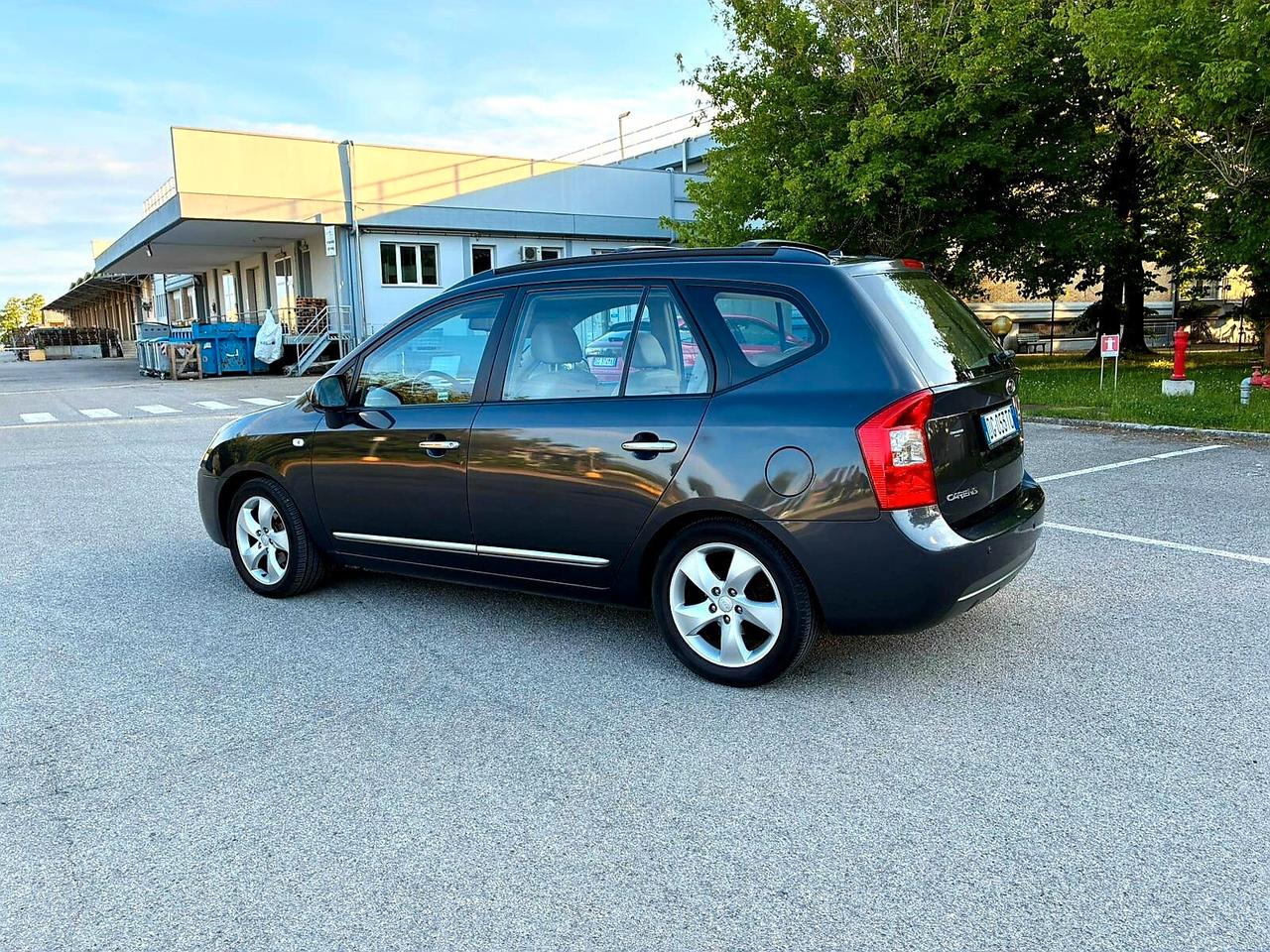 Kia Carens 2.0 16V CRDi VGT LX Family