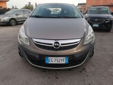 OPEL CORSA 1.2 5 Porte Club 63KW 2011