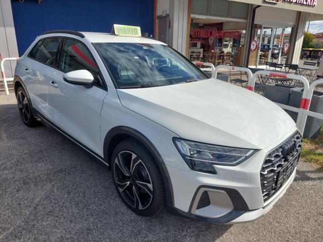 AUDI A3 allstreet TFSI 110 kW S tronic Identity Contrast