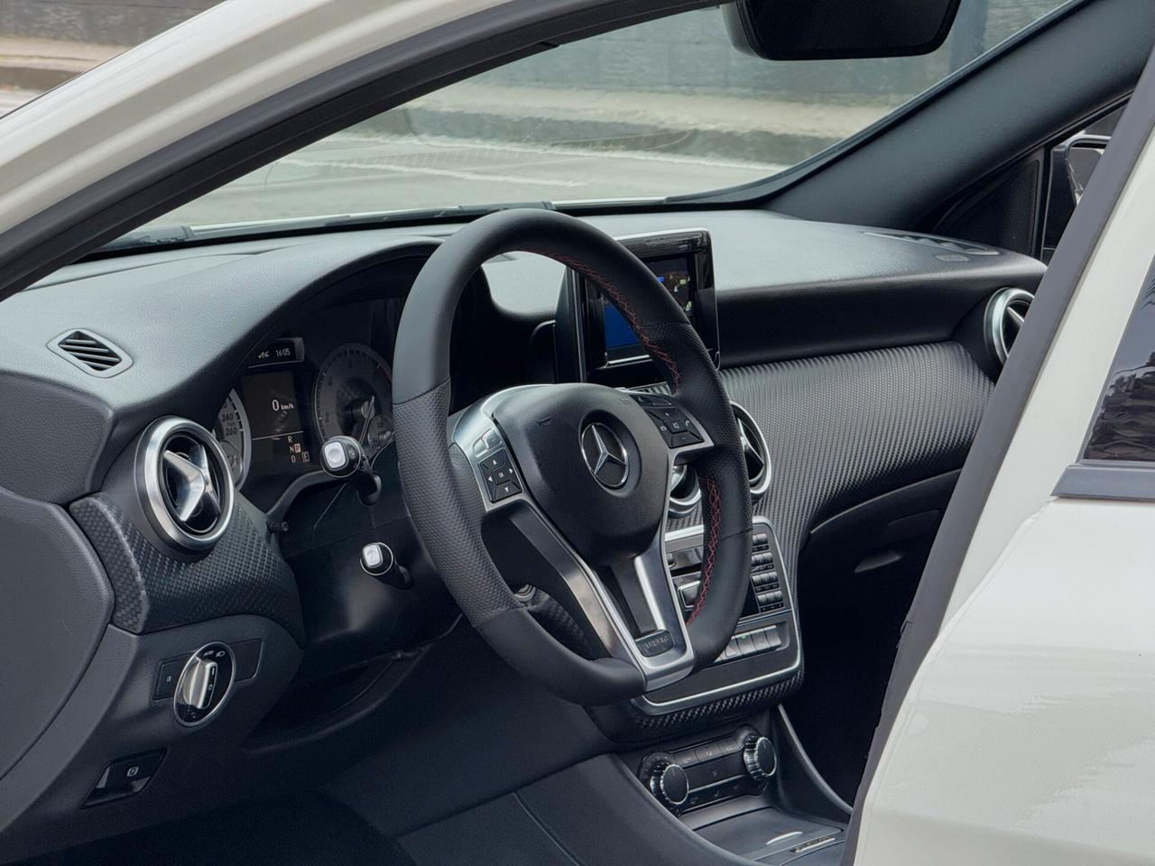 Mercedes-Benz A 200 CDI (be) Premium AMG 136CV Auto