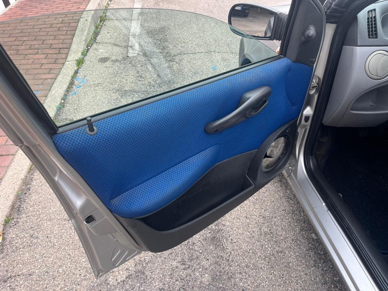 Fiat Punto 1.2i cat 5 porte SX