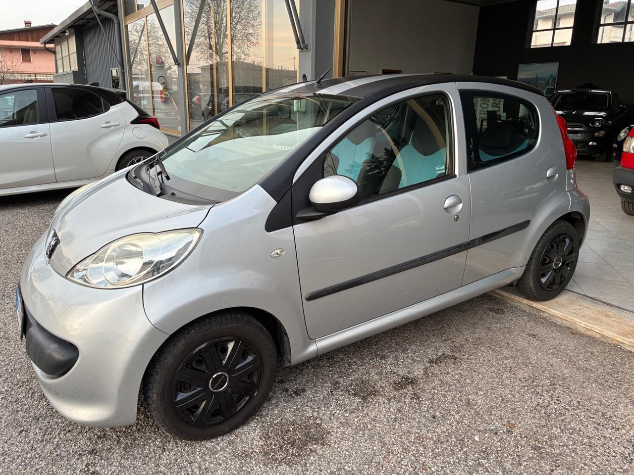 Peugeot 107 1.0 68 cv Urban Move - 5 porte