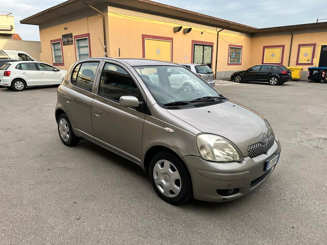 Toyota Yaris 1.3i 16V cat 5 porte Sol