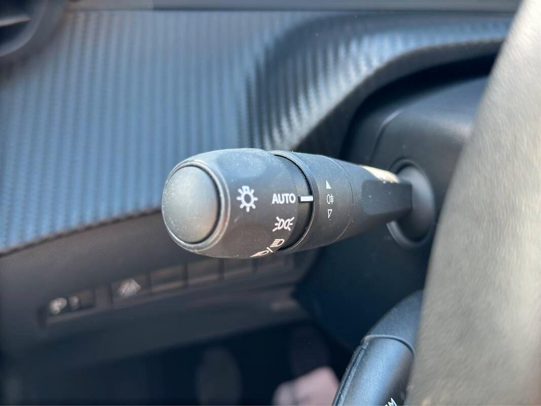 Peugeot 208 1.2 puretech Style s&s 75cv con CarPlay