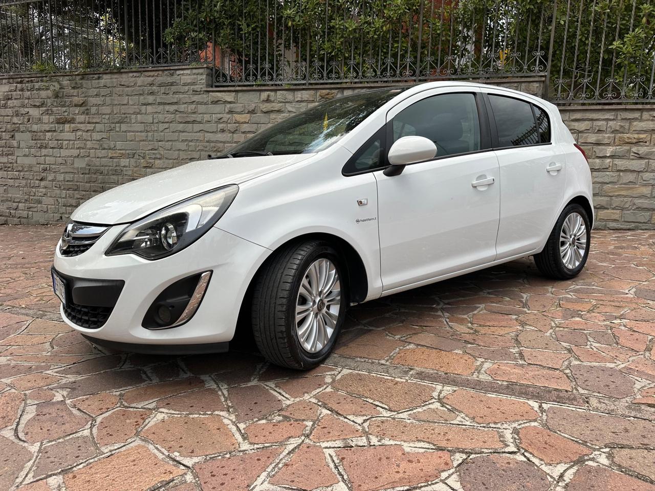 Opel Corsa 1.2 5 porte Cosmo NEOPATENTATI