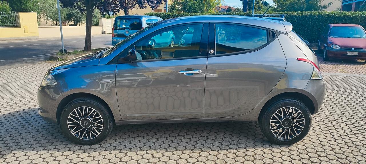 Lancia Ypsilon 0.9 TwinAir 85 CV 5 porte Metano Ecochic Elle
