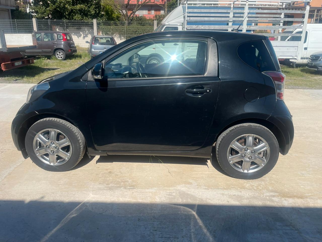 Toyota IQ benzina 1.0 cambio automatico guida neopatentati Gioia Tauro