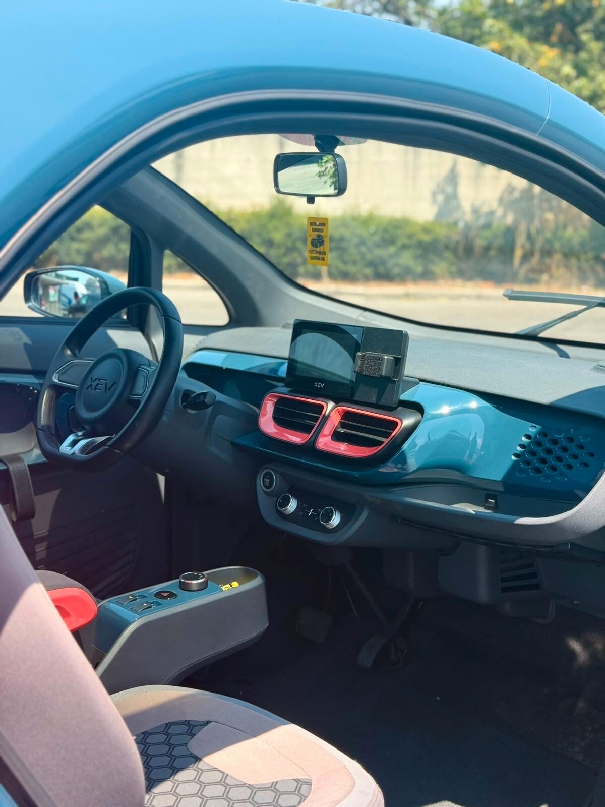 Xev Yoyo Premium iva esposta km 0 garanzia 24 mesi