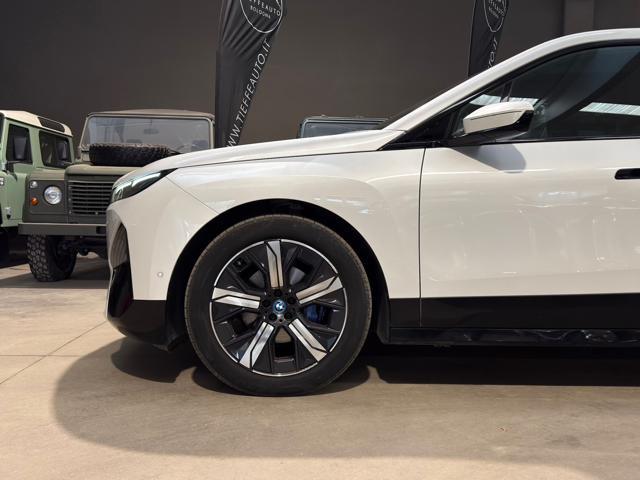 BMW iX xDrive 40 Pacchetto Sportivo