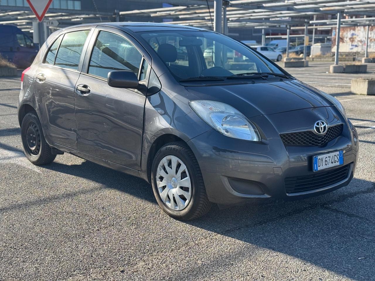 Toyota Yaris 1.0 5 porte Luxury pack