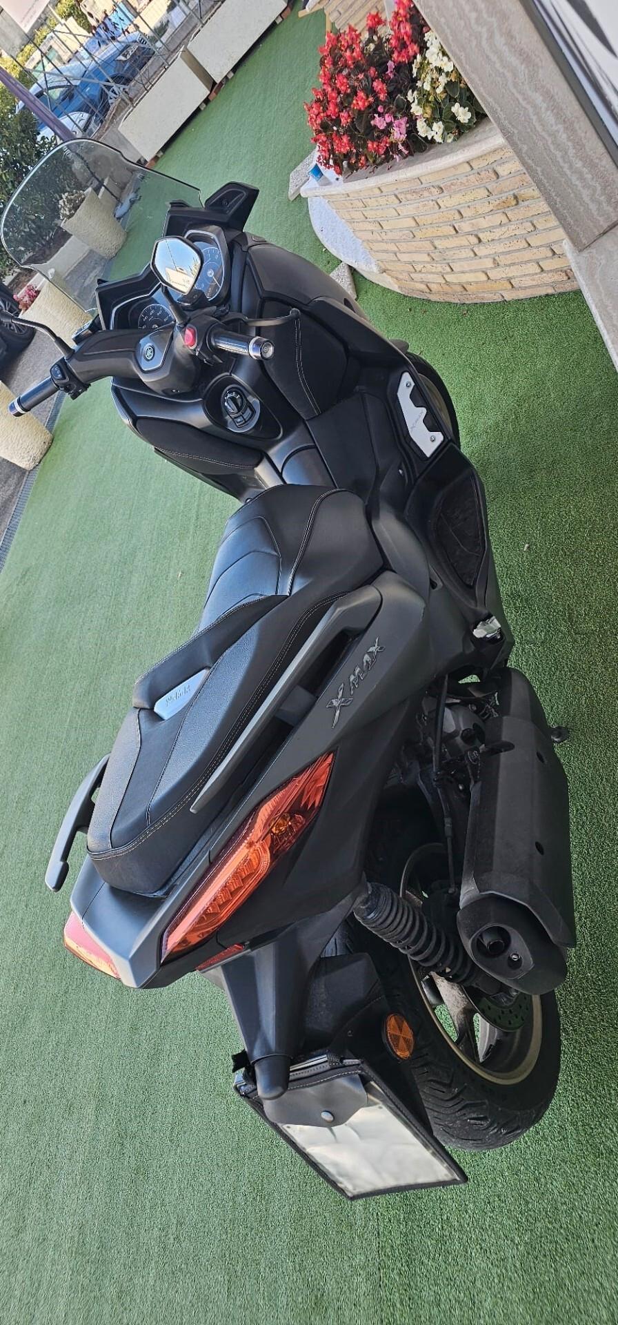 Yamaha X-Max 300 TECH MAX