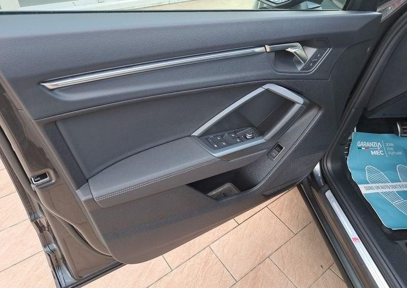 Audi Q3 SPB 35 TDI S tronic Identity Black
