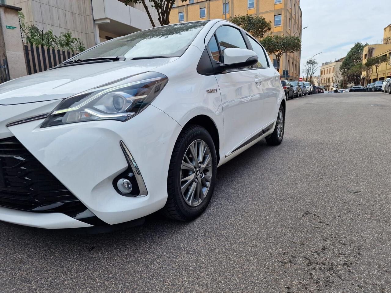 Toyota Yaris 1.5 Hybrid 5 porte 32.000 KM ADATTA A NEOPATENTATI