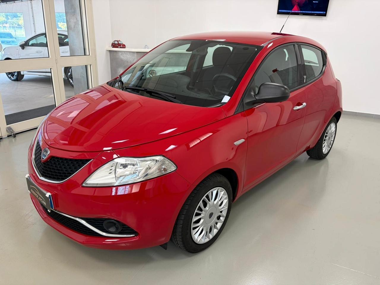 Lancia Ypsilon 1.2 69 CV 5 porte Silver