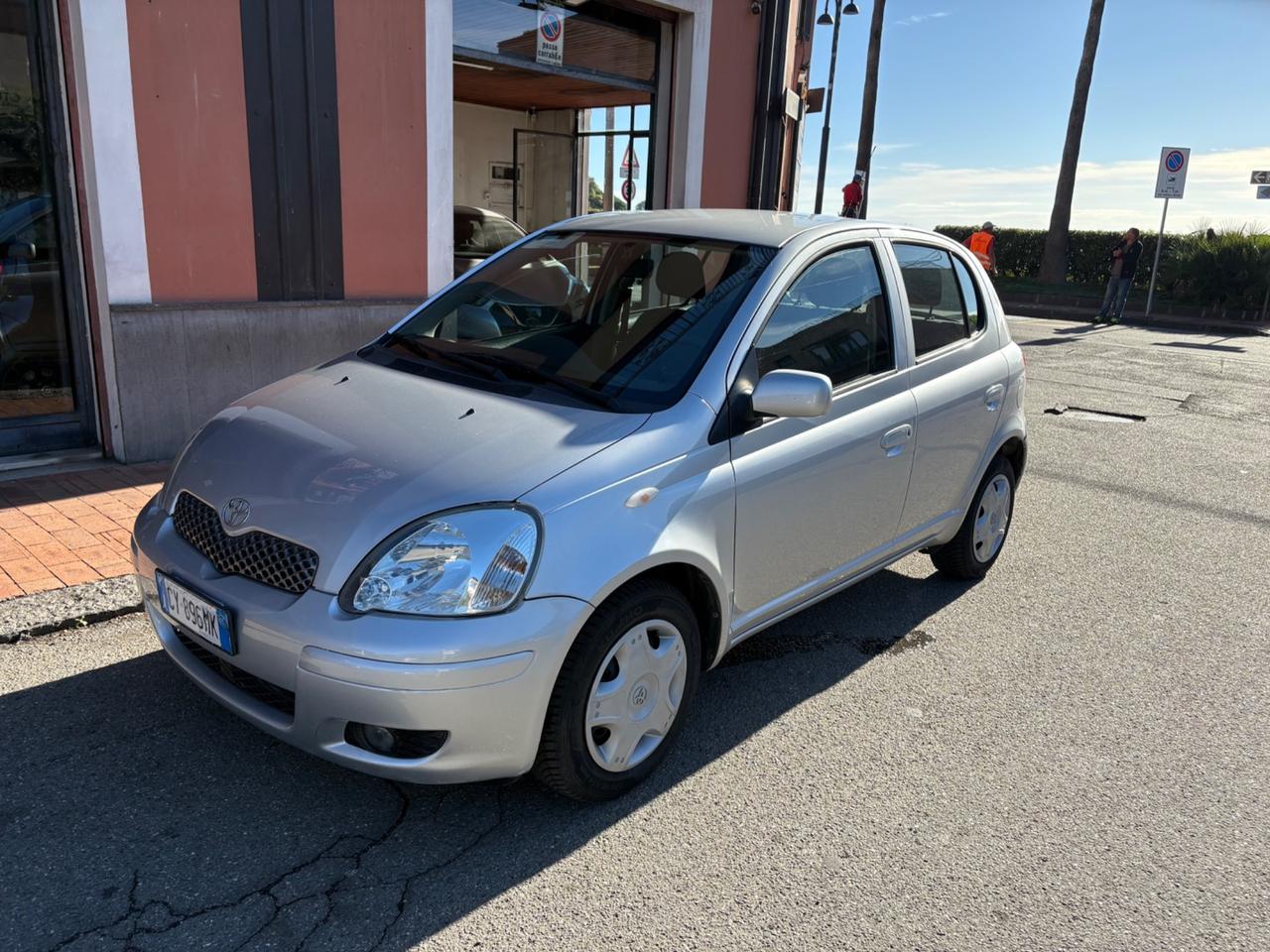 Toyota Yaris 1.0 5 porte Sol