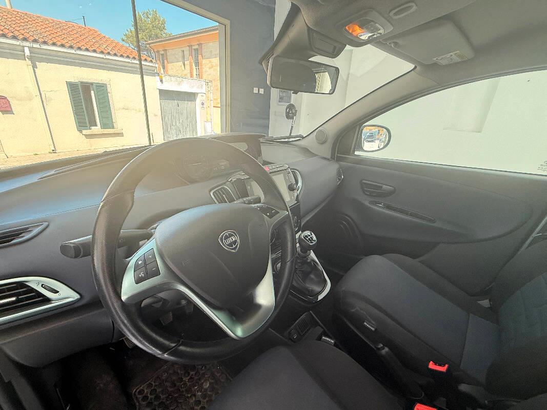 Lancia Ypsilon III LACIA YPSILON 1.0 firefly hybrid Gold s&s 70cv 5p.ti