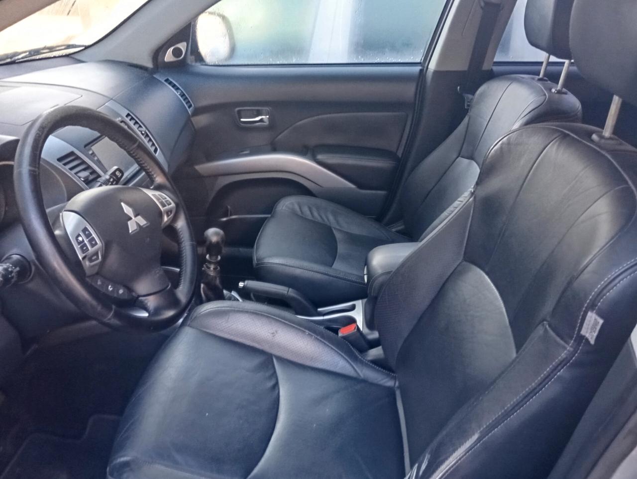 Mitsubishi Outlander 2.0 DI-D Instyle 7 posti