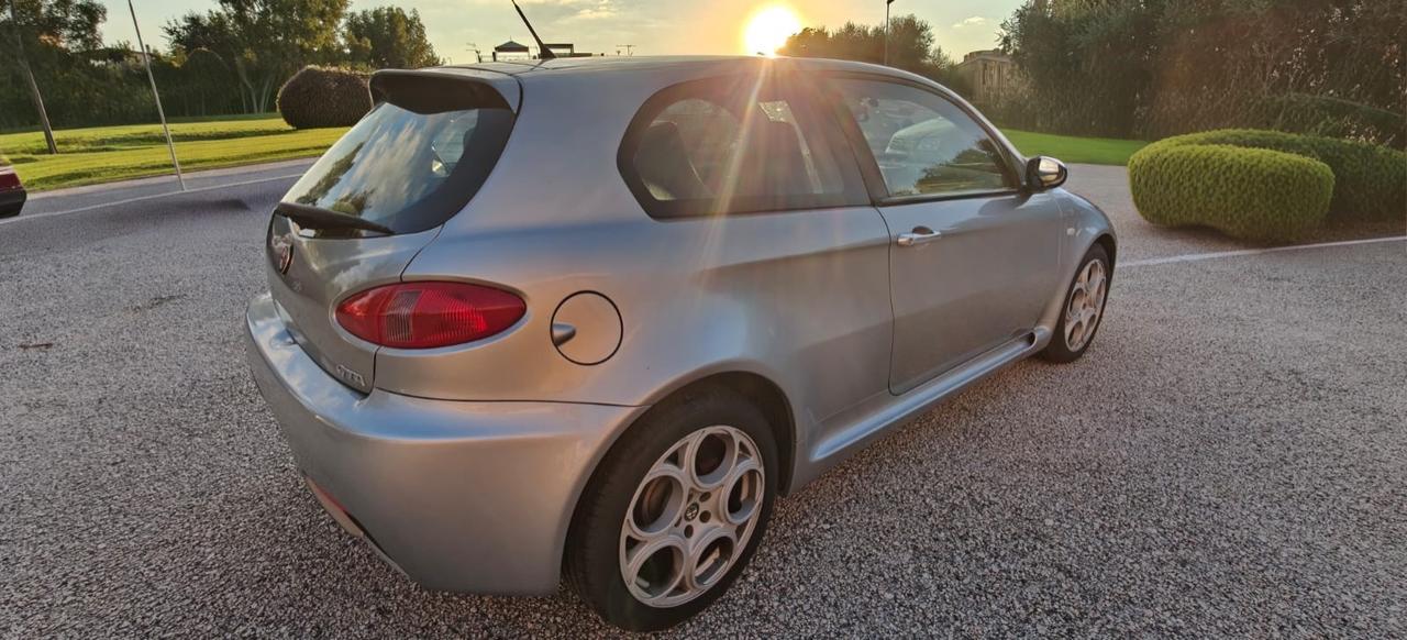 Alfa Romeo GTA 147 3.2i V6 24V porte GTA 67780 2004