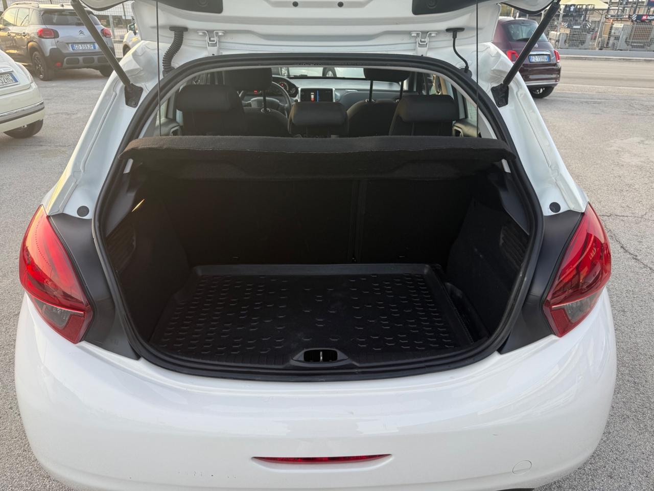 Peugeot 208 PureTech 82 5 porte Allure