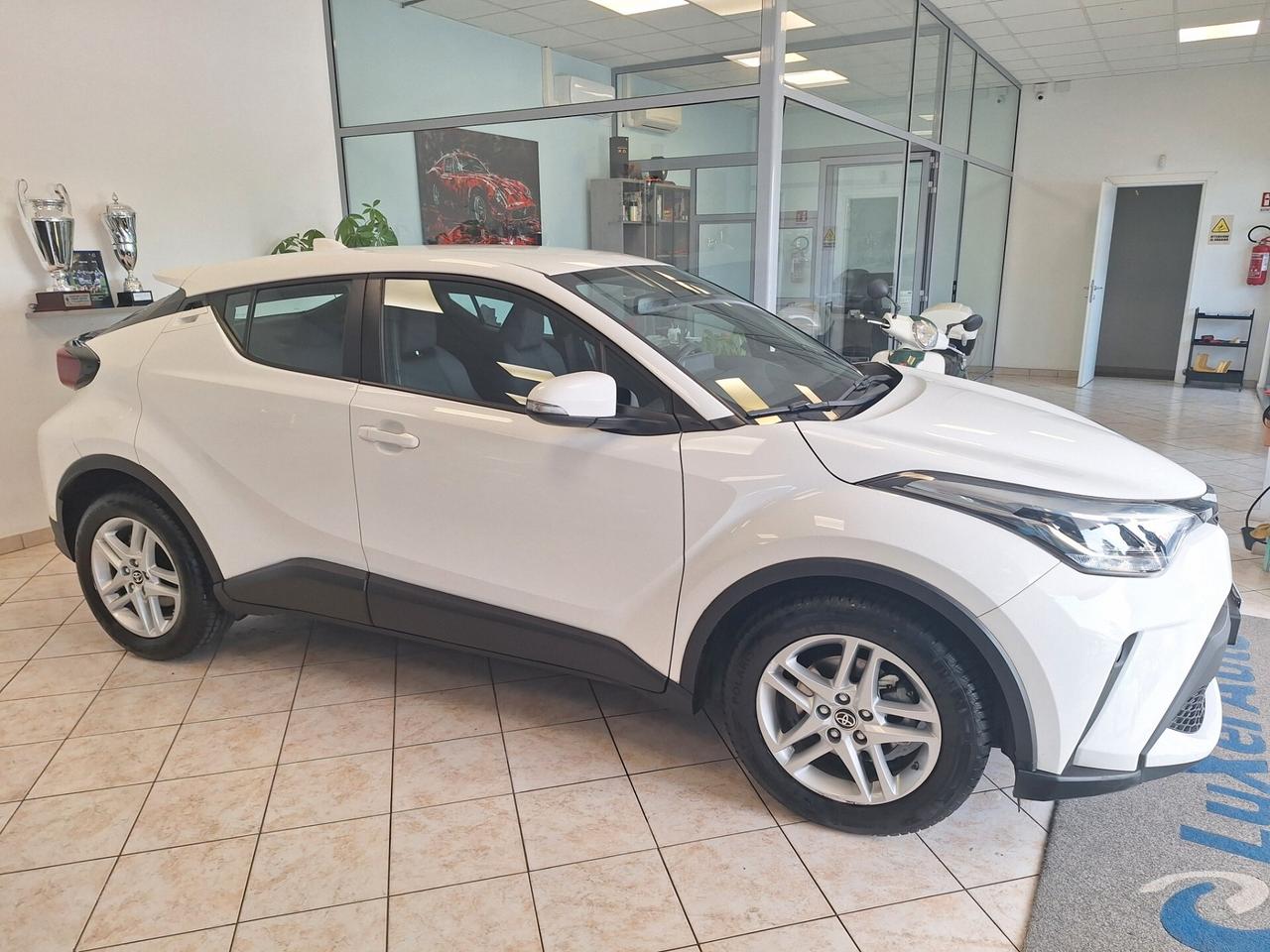 Toyota C-HR 1.8 Hybrid E-CVT Business