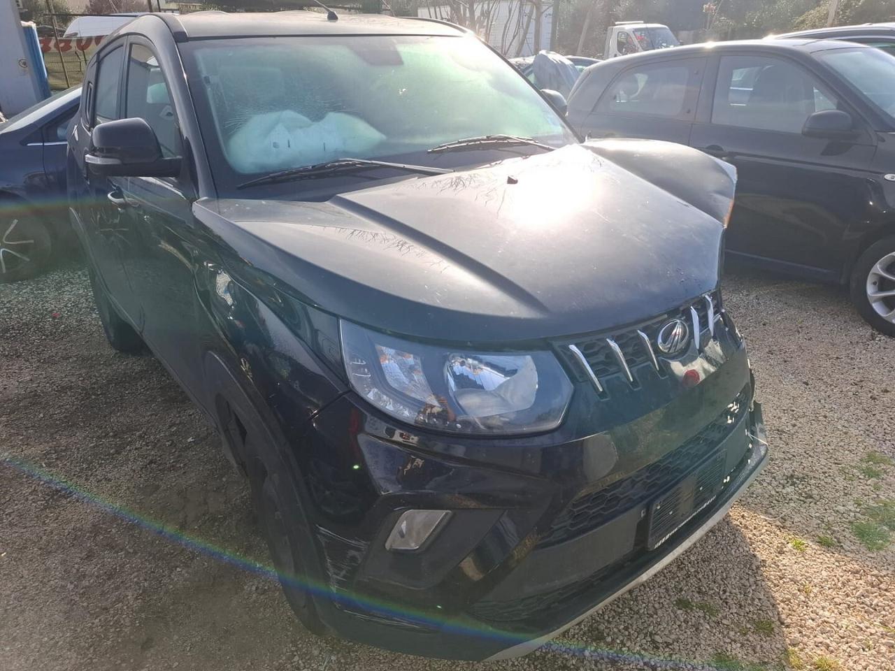 MAHINDRA KUV 100 SINISTRATA MARCIANTE