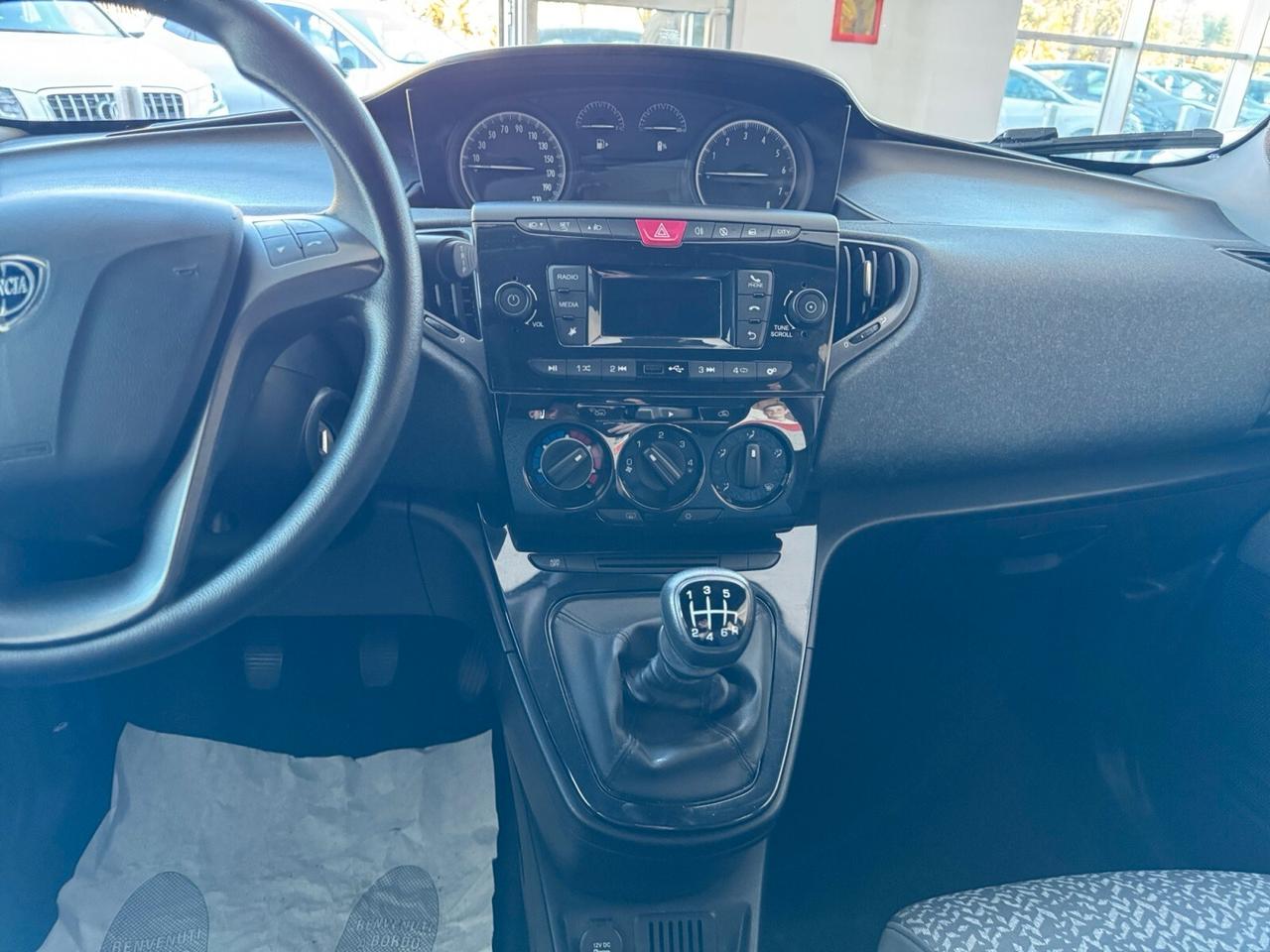 Lancia Ypsilon 1.0 Hybrid Silver