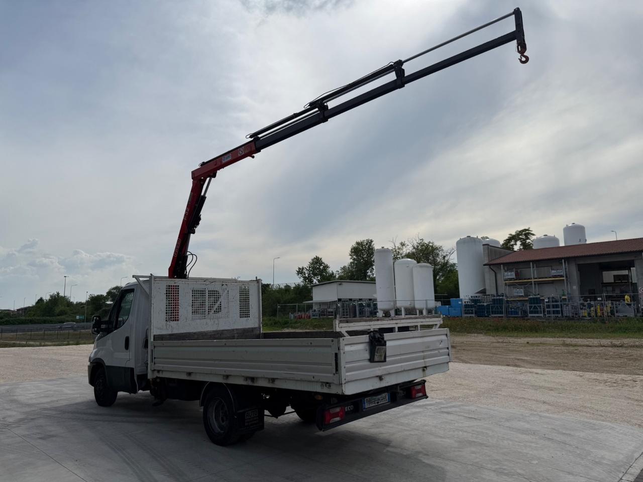 Iveco Daily 35C16 cassone fisso con gru FASSI F32A