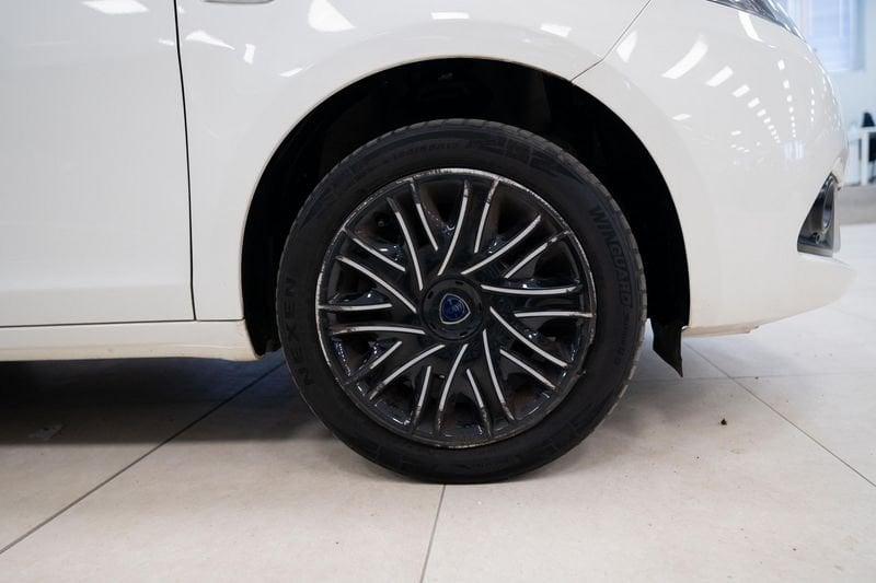 Lancia Ypsilon 1.0 firefly hybrid Gold s&s 70cv