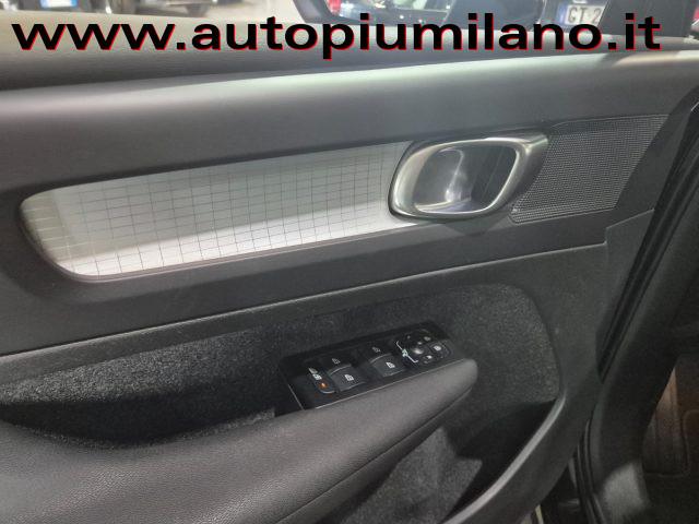 VOLVO XC40 T3 Momentum Core