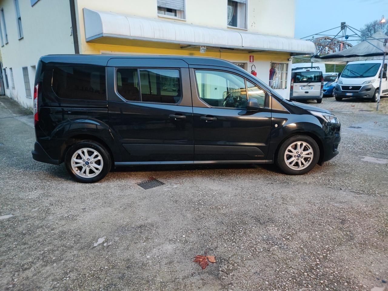 Ford Grand Tourneo Gancio Traino 7 Posti Euro 6