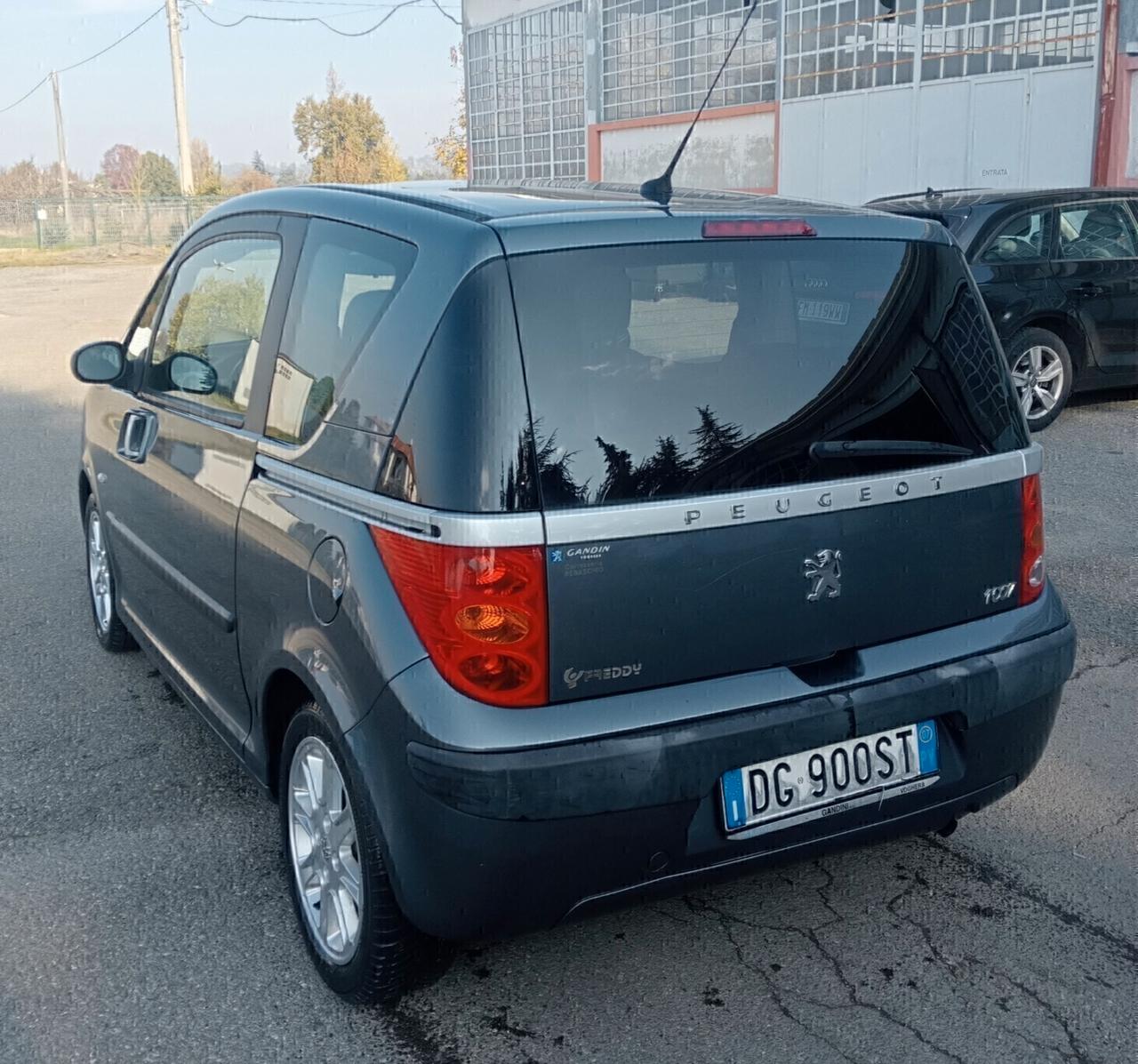 Peugeot 1007 1.4 Happy