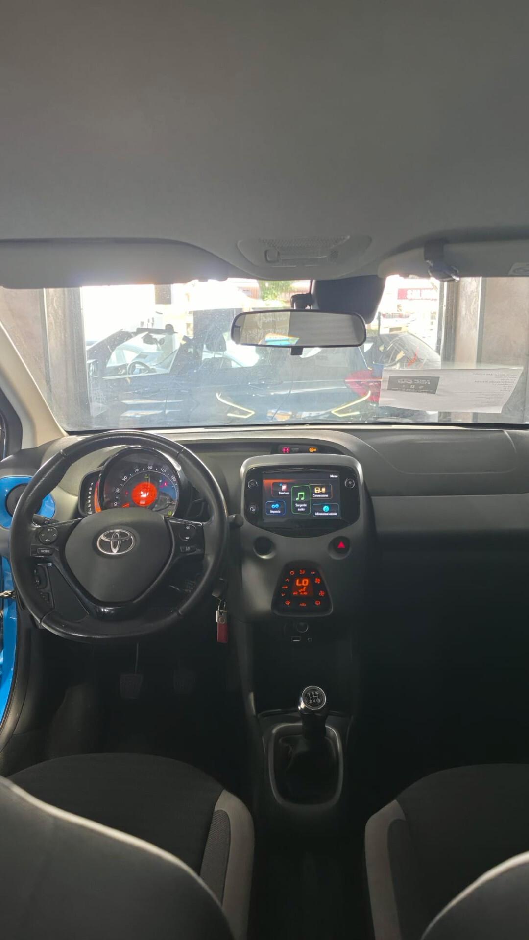 Toyota Aygo Connect 1.0 VVT-i 72 CV 5 porte x-clusiv