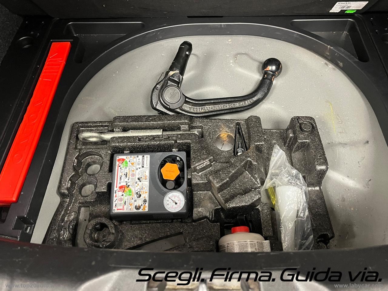 VOLVO V40 Cross Country D2 Kinetic|GANCIO TRAINO