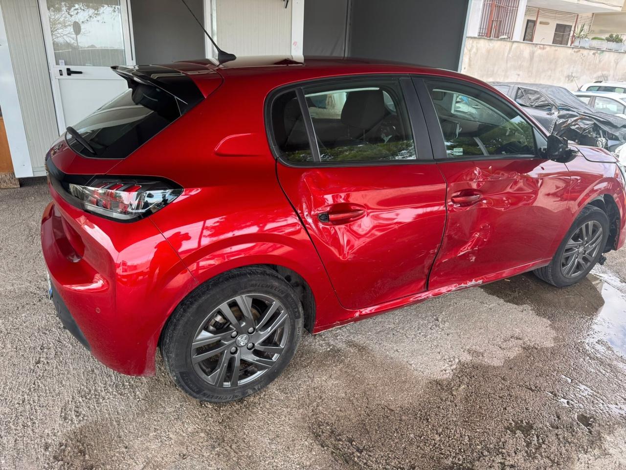 Peugeot 208 PureTech 100 Stop&Start EAT8 5 porte GT Pack sinistrato incidentato