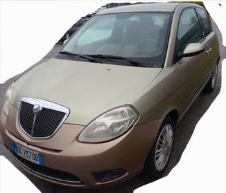 Lancia Ypsilon 1.2 Argento ok per neopatentati