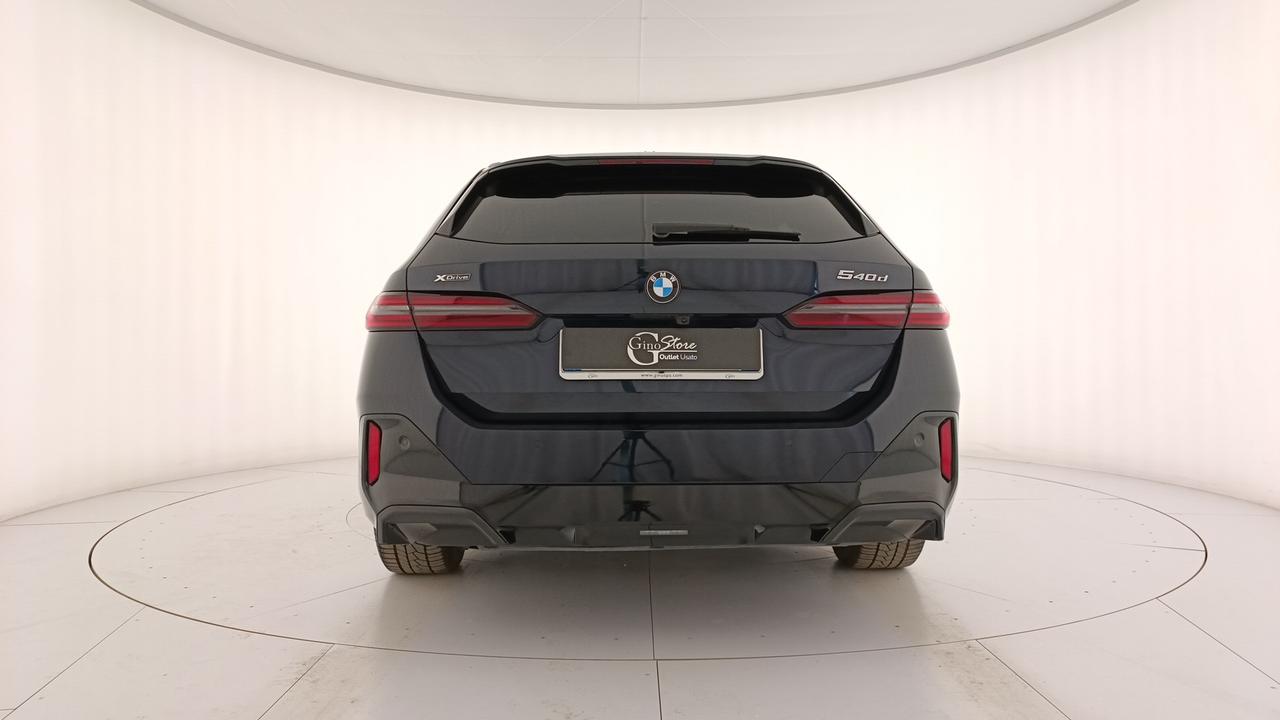 BMW Serie 5 G61 2024 Touring - 540d Touring 48V xdrive MSport Pro 183kW auto