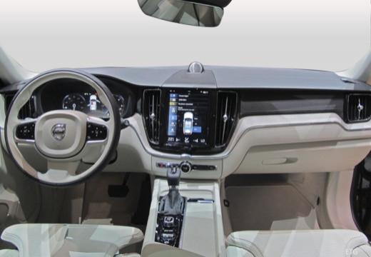 VOLVO XC60 II 2022 - XC60 2.0 b4 Core awd auto