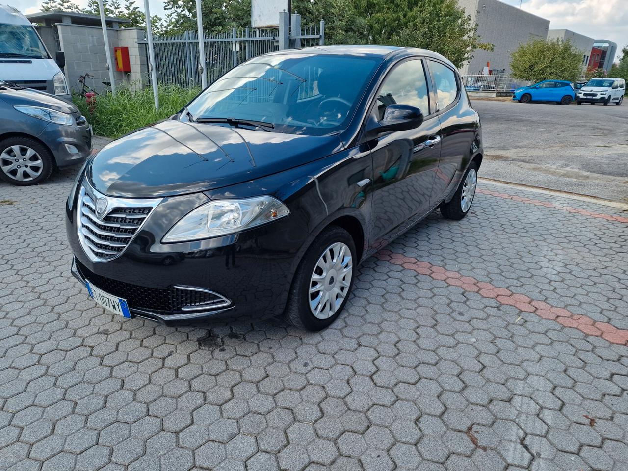 Lancia Ypsilon 1.2 69 CV 2014 neopatentati