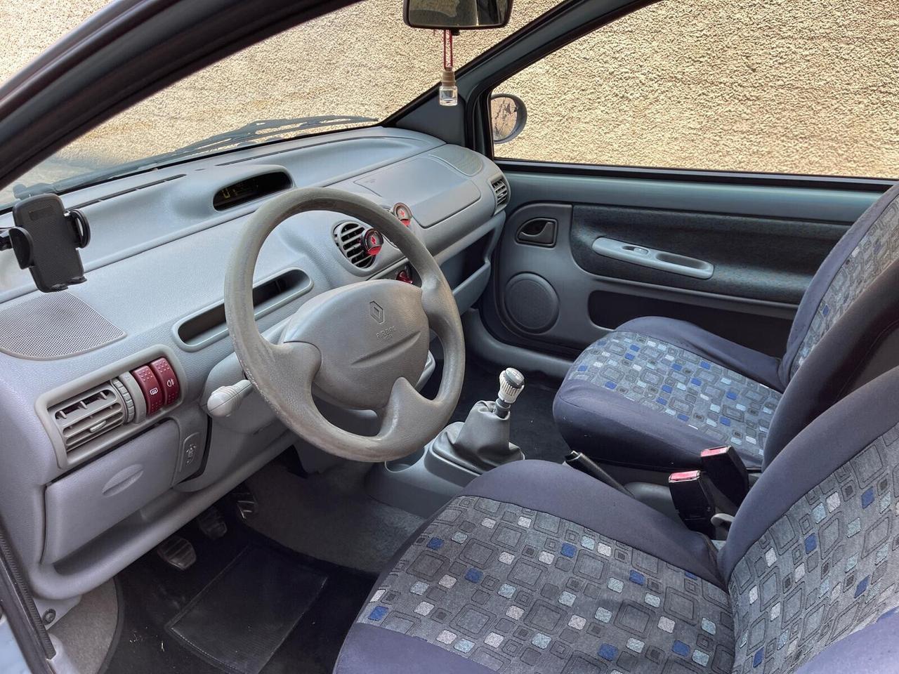 Renault Twingo 1.2i benzina neopatentati