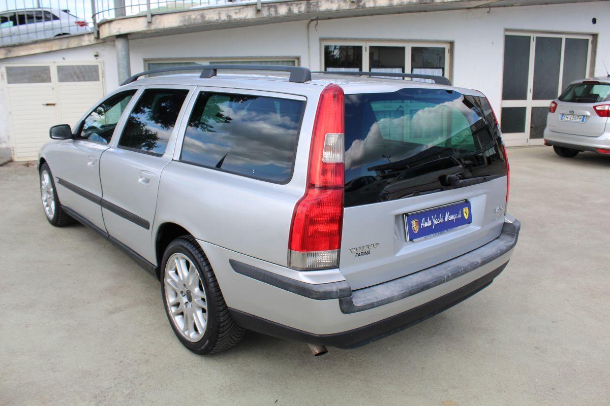 VOLVO - V70 - 2.4 D5 20V Momentum