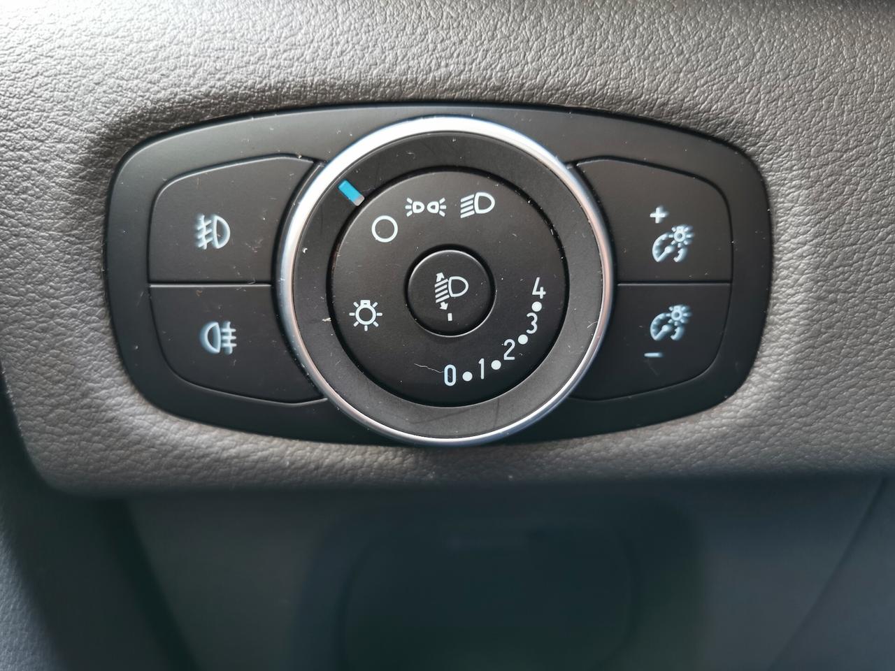 Ford Transit Custom 320 2.0 EcoBlue 130cv PC Combi Trend