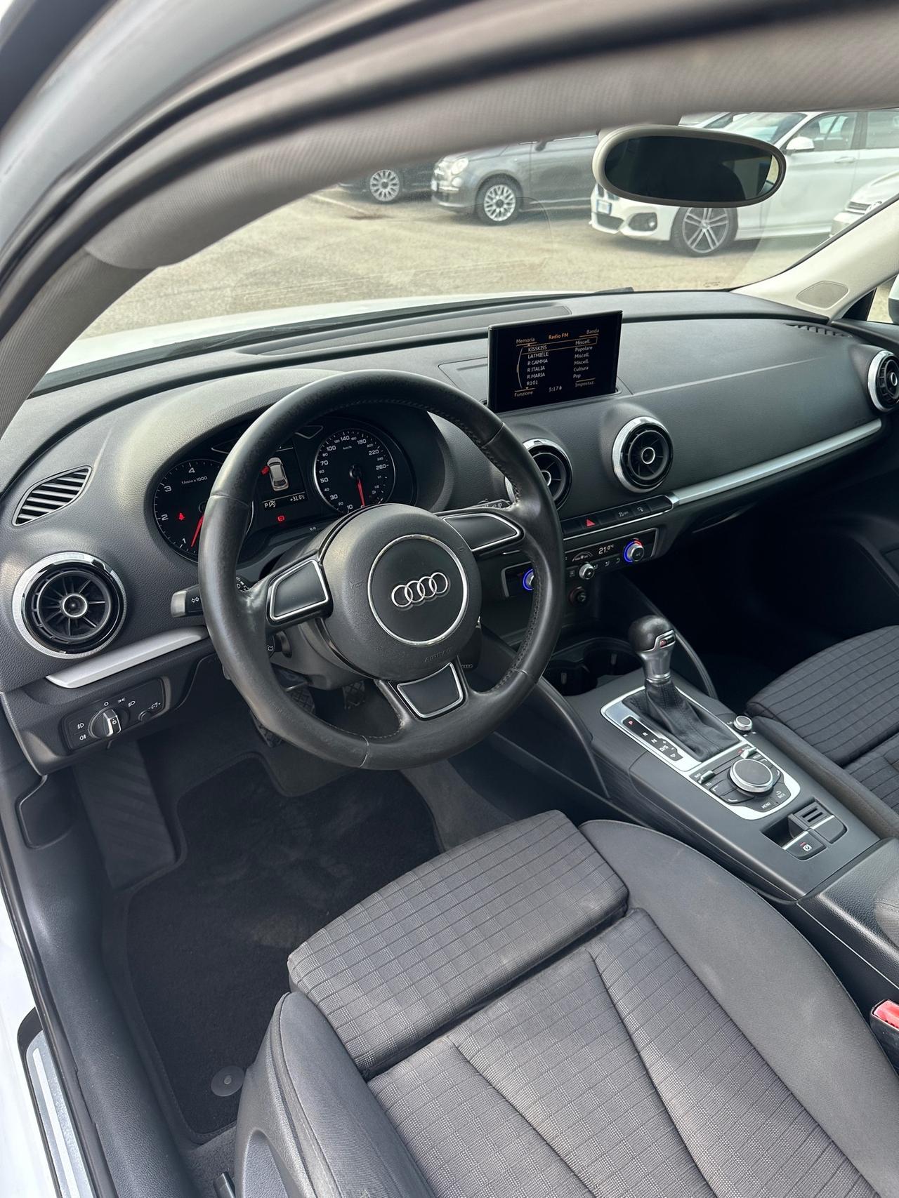 Audi A3 1.6 TDI clean diesel S tronic Ambiente - 2015