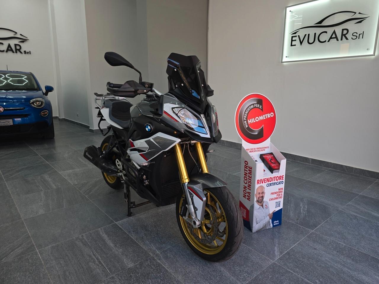 Bmw S1000XR Akrapovic 2016 Tua a 140€/MESE