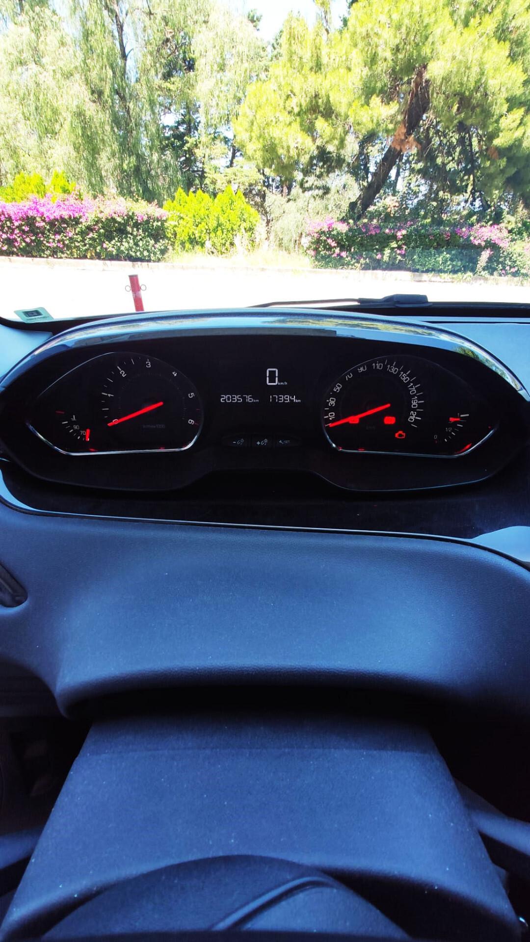 Peugeot 208 1.4 HDi 68 CV 5 porte Allure